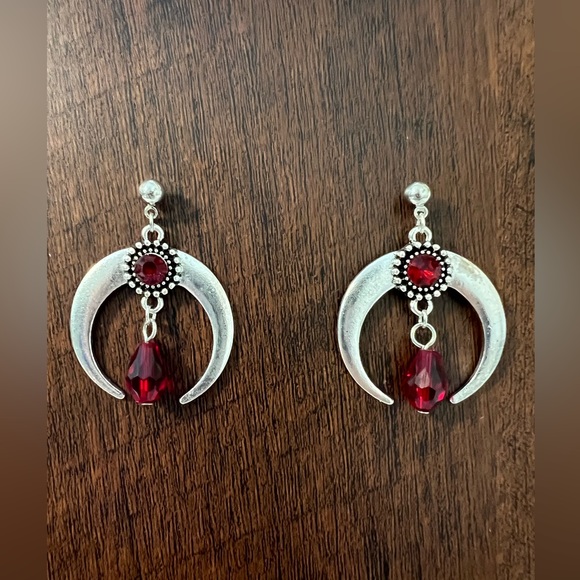 Stylish Goth Dangle Earrings - Silver & Red Elegant Witchy Earrings - Picture 4 of 8